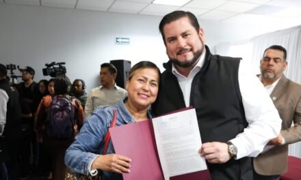 AYUNTAMIENTO DE TIJUANA OTORGA TÍTULOS DE PROPIEDAD A 80 FAMILIAS, BRINDANDO CERTEZA JURÍDICA